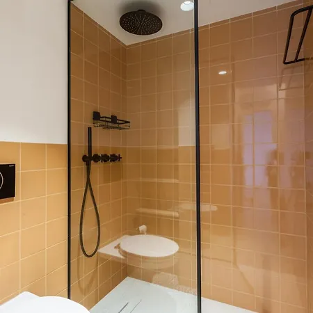 Апартаменты Feels Like Gulbenkian Spacious Flat With Balcony *