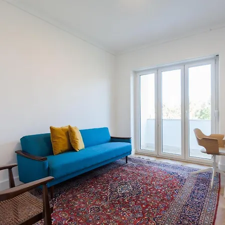 Апартаменты Feels Like Gulbenkian Spacious Flat With Balcony Лиссабон