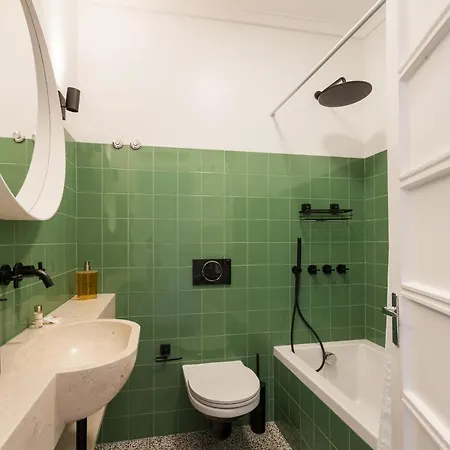 Апартаменты Feels Like Gulbenkian Spacious Flat With Balcony Лиссабон