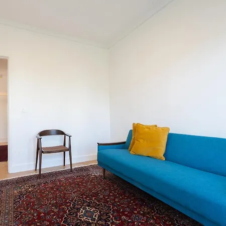 Апартаменты Feels Like Gulbenkian Spacious Flat With Balcony Лиссабон