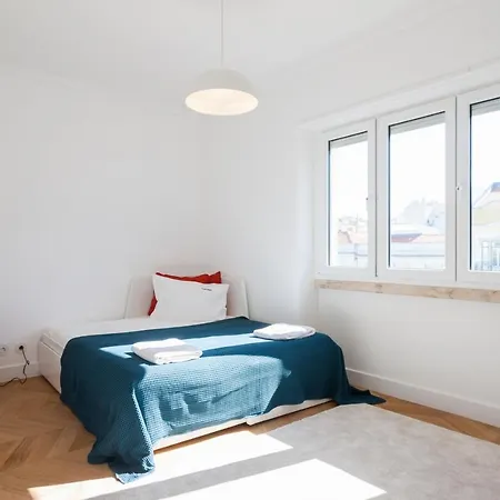 Feels Like Gulbenkian Spacious Flat With Balcony Апартаменты