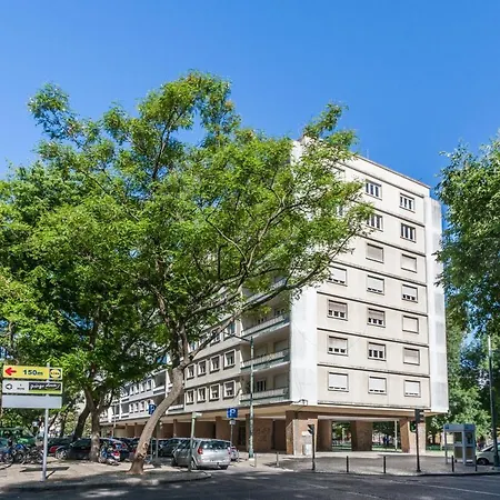 Апартаменты Feels Like Gulbenkian Spacious Flat With Balcony Лиссабон