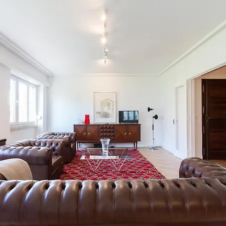 Апартаменты Feels Like Gulbenkian Spacious Flat With Balcony *