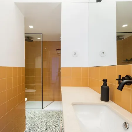 Feels Like Gulbenkian Spacious Flat With Balcony Апартаменты
